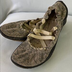 Jambu Kettle Too Women’s Shoes Beige Ribbon Ballet Flat Memory Foam Shoes Size 7